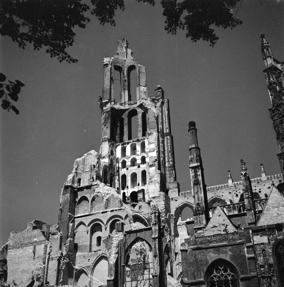 De verwoeste Grote- of St Eusebiuskerk, Bestanddeelnr 900-4410