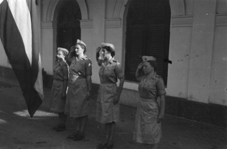 De vier nieuwe officieren van het Vrouwenkorps, Bestanddeelnr 35-2-2