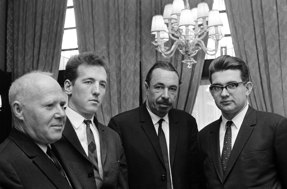 De vier meegekomen Russische professoren die een lezingen zullen geven, v.l.n.r., Bestanddeelnr 919-7410