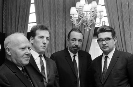 De vier meegekomen Russische professoren die een lezingen zullen geven, v.l.n.r., Bestanddeelnr 919-7410