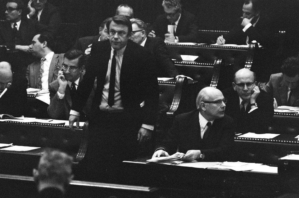Debatten in Tweede Kamer over loonstop hans van mierlo, Bestanddeelnr 924-0984