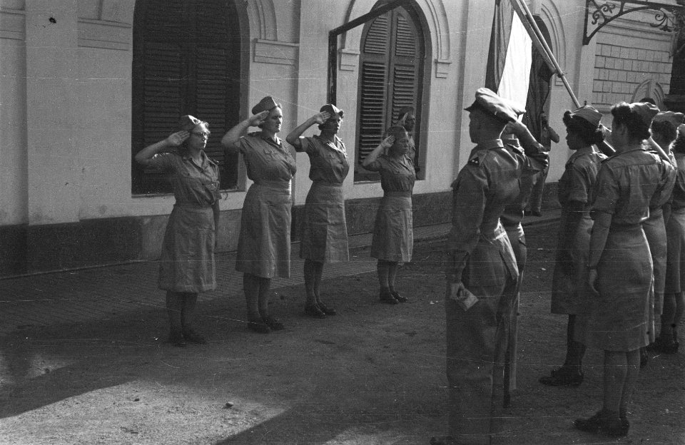 De vier nieuwe officieren van het Vrouwenkorps, Bestanddeelnr 35-2-3