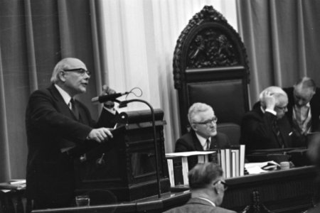 Debatten in Tweede Kamer over loonstop nr. 12, 13 Den Uyl, Bestanddeelnr 924-0979
