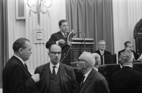 Debat reclame-televisie in Tweede Kamer begonnen. Mr. Baeten van KVP aan het woo, Bestanddeelnr 914-9467