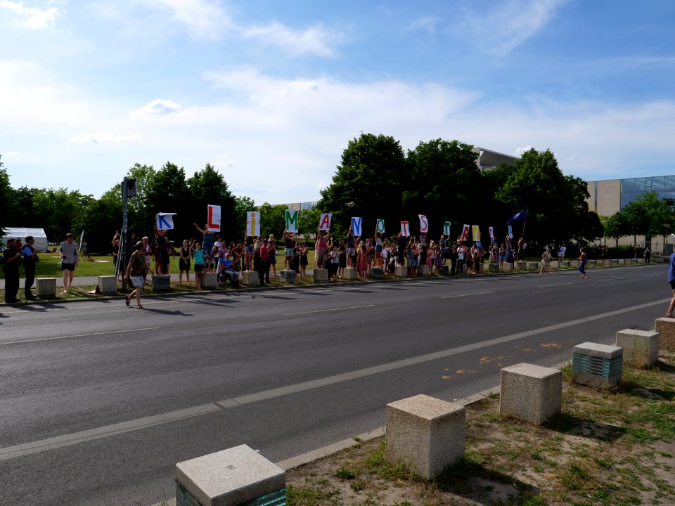 Declaration of the civil climate emergency in Berlin 36