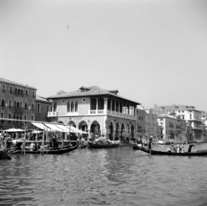 De vismarkt aan het Canal Grande in Venetië, Bestanddeelnr 254-2032
