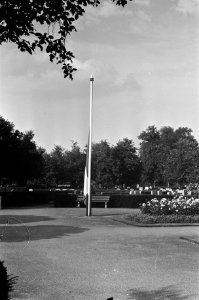 De vlag hangt halfstok, Bestanddeelnr 922-6363