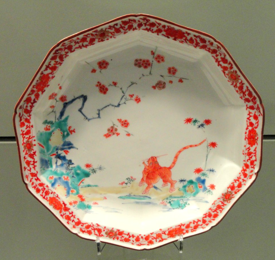 Decagonal Plate with Tiger and Tree Design, c. 1680-1700, Arita, hard-paste porcelain with overglaze enamels - Gardiner Museum, Toronto - DSC00475