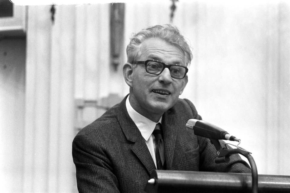 Debat over prijsstop in Tweede Kamer , M Bakker (CPN) kop, Bestanddeelnr 926-0481