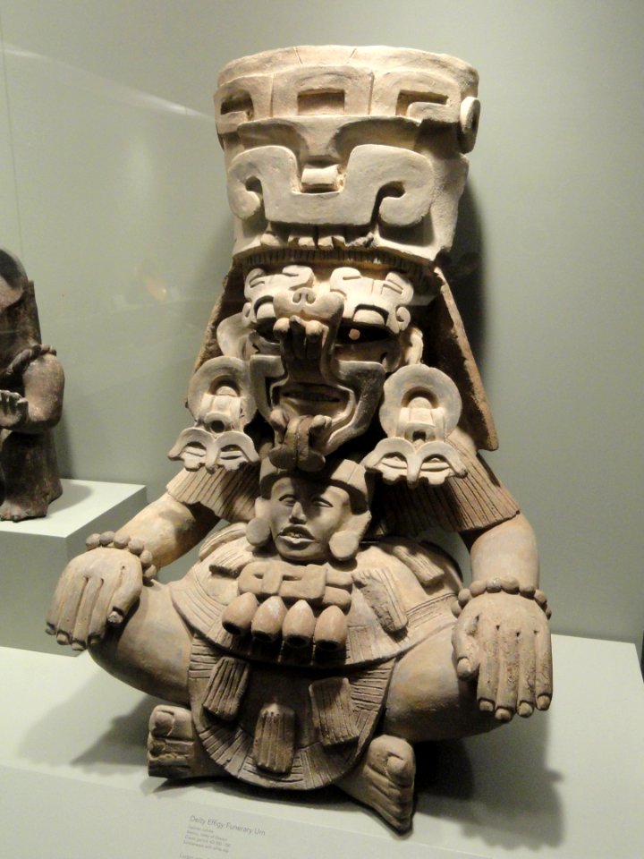 Deity Effigy Funeral Urn, 500-700 AD, Zapotec culture, Valley of Oaxaca, Mexico, earthenware with white slip - Gardiner Museum, Toronto - DSC01145