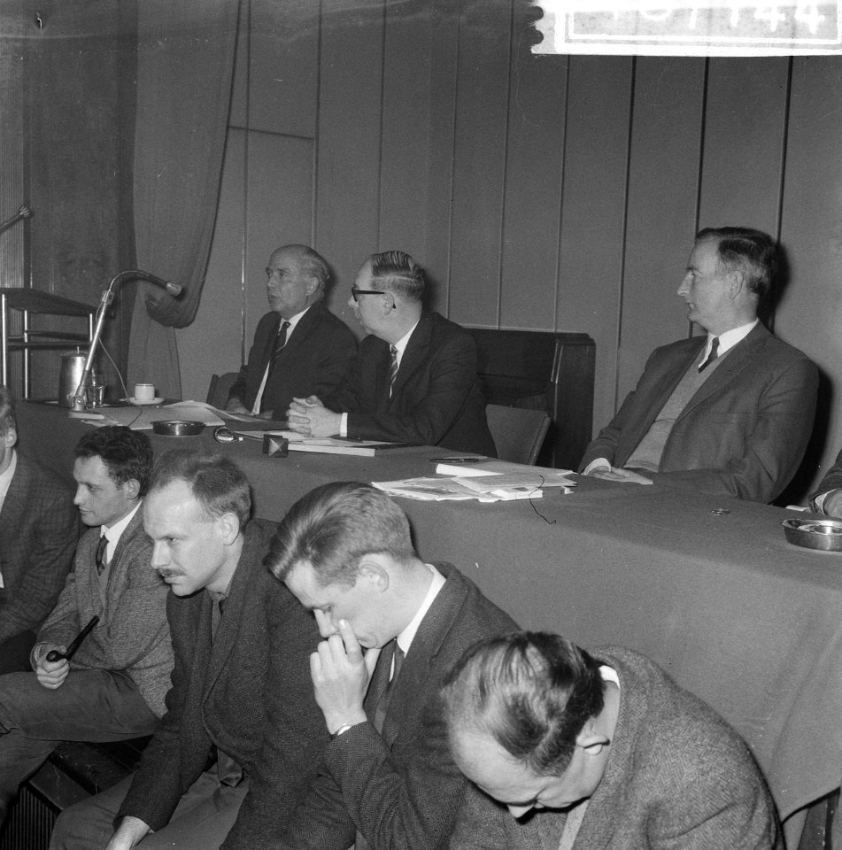 Debat PvdA en PSP in Krasnapolsky, drs. Nederhorst , F. Schreiden (KVP) en H. Wi, Bestanddeelnr 918-7144
