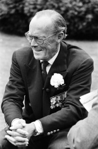 Defile op Paleis Soestdijk voor Prins Bernhard t.g.v. zijn 70e verjaardag 29 jun, Bestanddeelnr 931-5678
