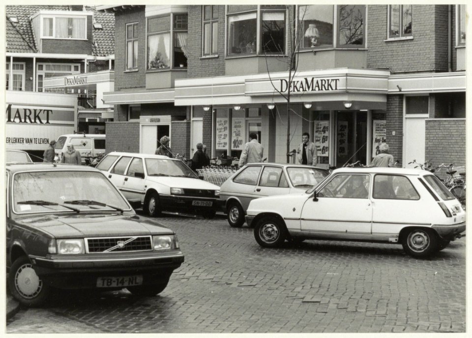 Deka-supermarkt aan de Mr. Cornelis, NL-HlmNHA 54032088