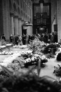 Defile langs Koninklijke grafkelder te Delft, Bestanddeelnr 914-6111