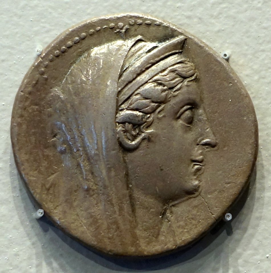 Dekadrachm of Arsinoe II, obverse, veiled head of Arsinoe II, Alexandria, 260-250 BC, silver - Arthur M. Sackler Museum, Harvard University - DSC01464