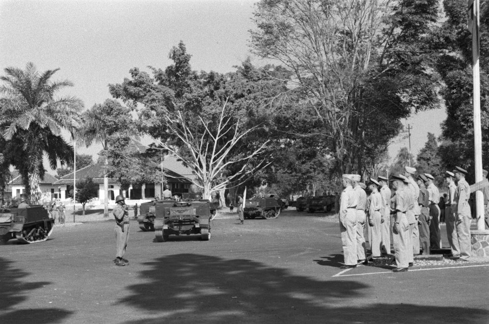 Defilé. Universal Carriers, Bestanddeelnr 319-6-4