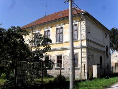 Defurovy Lažany - bývalá základní škola