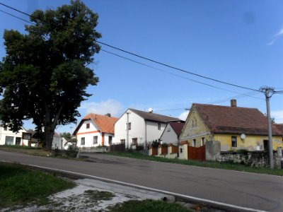 Defurovy Lažany - k náměstí