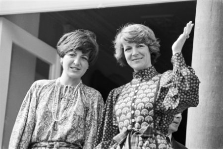 Defile Soestdijk Margriet en Irene, Bestanddeelnr 929-1532