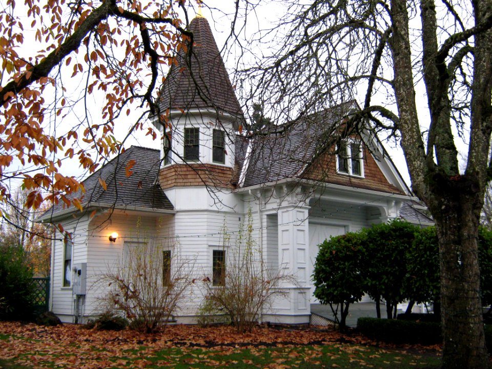 Deepwood Carriage House Christmas