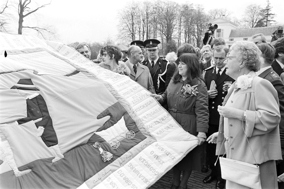 Defile Soestdijk gebeuren in Paleistuin, Bestanddeelnr 929-1552