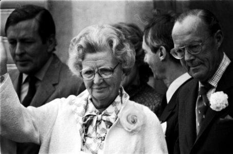 Defile Soestdijk 78 koningin Juliana (koppen), Bestanddeelnr 929-6972