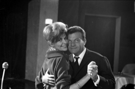 Deens-Franse chansonnier cabaretier Georges Ulmer in TV (AVRO) Club Domino, sa, Bestanddeelnr 913-5558