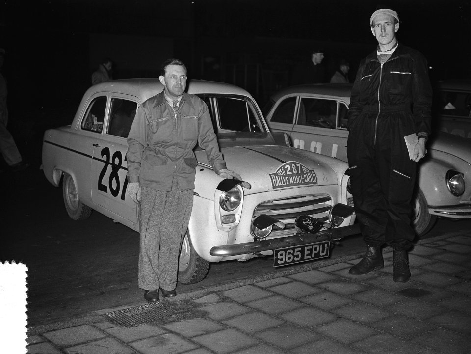 Deelnemers Rally Monte Carlo passeren Amsterdam, Bestanddeelnr 907-5463