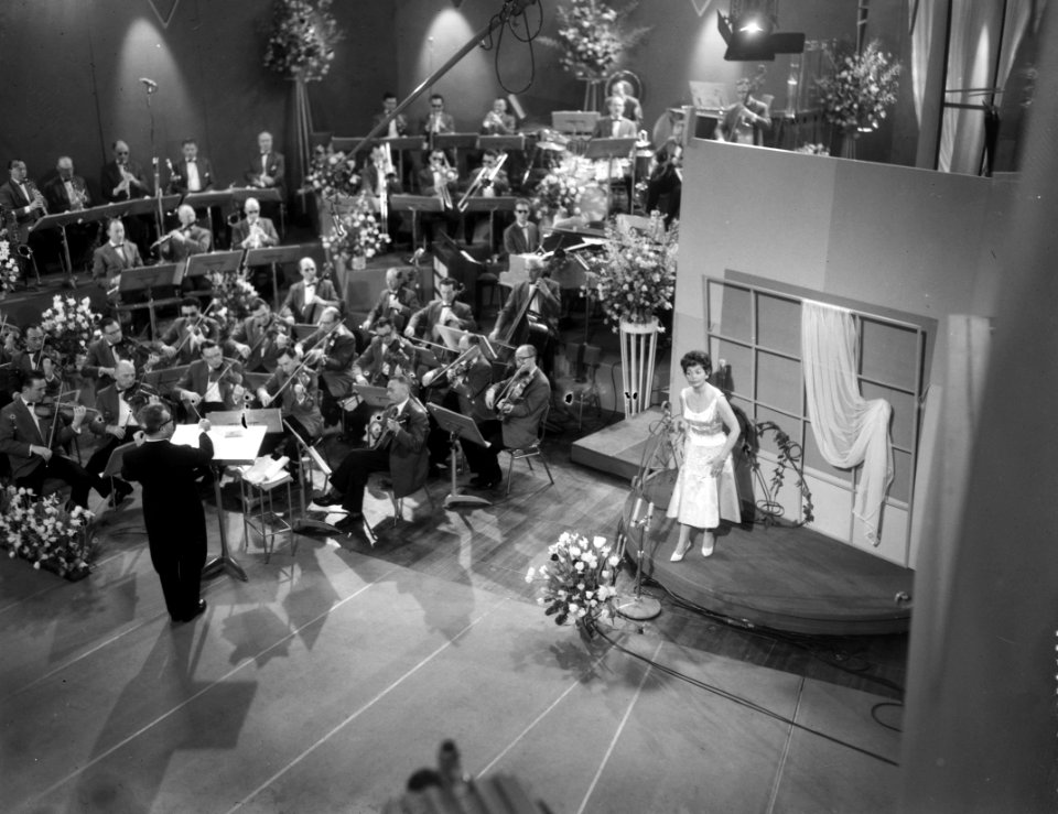 Deelneemster Lys Assia (1958), Bestanddeelnr 909-4007