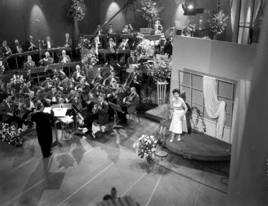 Deelneemster Lys Assia (1958), Bestanddeelnr 909-4007
