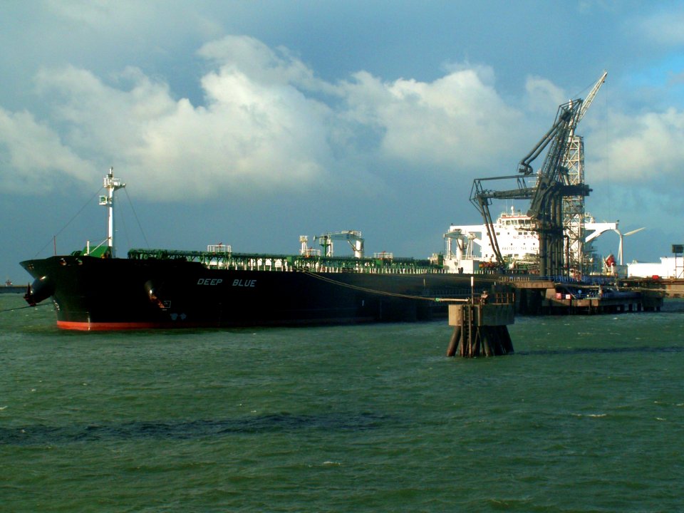 Deep Blue at the '8e Petroleumhaven', Port of Rotterdam, Holland 17-Dec-2005