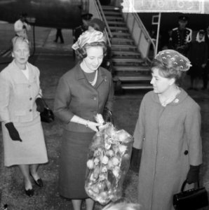 Deense Prinses Benedikte in Nederland, aankomst Schiphol afgehaald door Prinses , Bestanddeelnr 917-6163