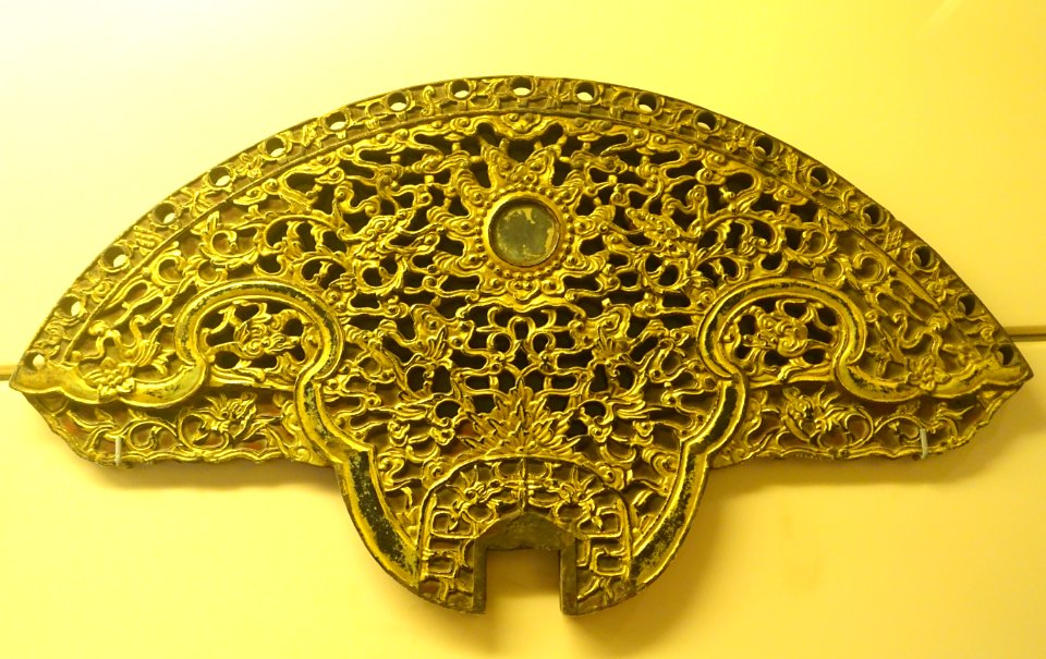 Decoration for hammock holder, Nguyen dynasty, 19th to early 20th century, crimson and gilded wood - National Museum of Vietnamese History - Hanoi, Vietnam - DSC05619