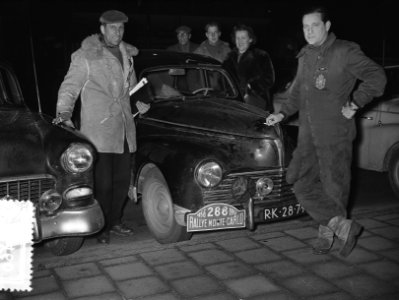 Deelnemers Rally Monte Carlo passeren Amsterdam, Bestanddeelnr 907-5460