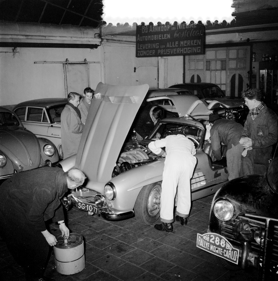 Deelnemers Rally Monte Carlo passeren Amsterdam, Bestanddeelnr 907-5472