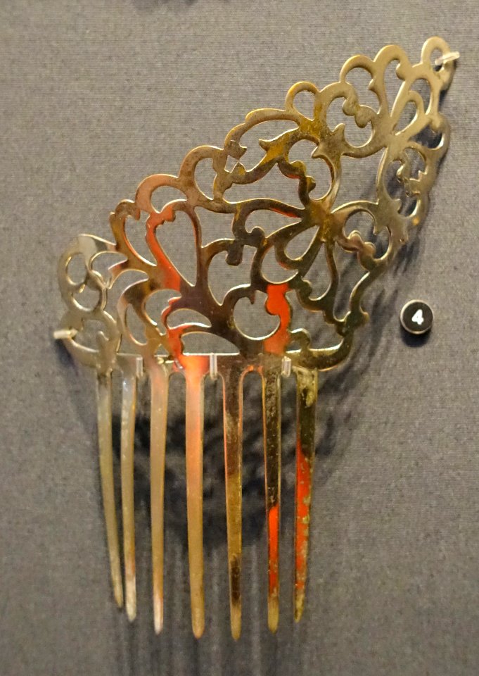 Decorative comb, c. 1880-1900, nickel-plated brass - Nordiska museet - Stockholm, Sweden - DSC09746
