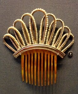 Decorative comb, 1870s-1890s, silver-plated metal, imitation pearls, horn - Nordiska museet - Stockholm, Sweden - DSC09748