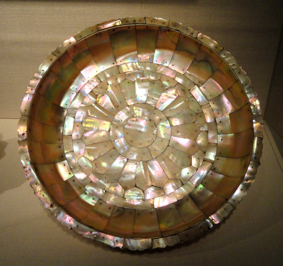 Decorative shell bowl, 17th century, Gujarat, India, mother-of-pearl and brass - Freer Gallery of Art - DSC05232