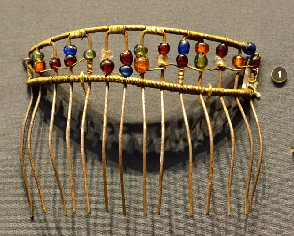 Decorative comb, unidentified - Nordiska museet - Stockholm, Sweden - DSC09750