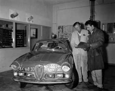 Deelnemers Rally Monte Carlo tijdcontrole in Schevening Borgerhoff en Rene Mulde, Bestanddeelnr 913-4211