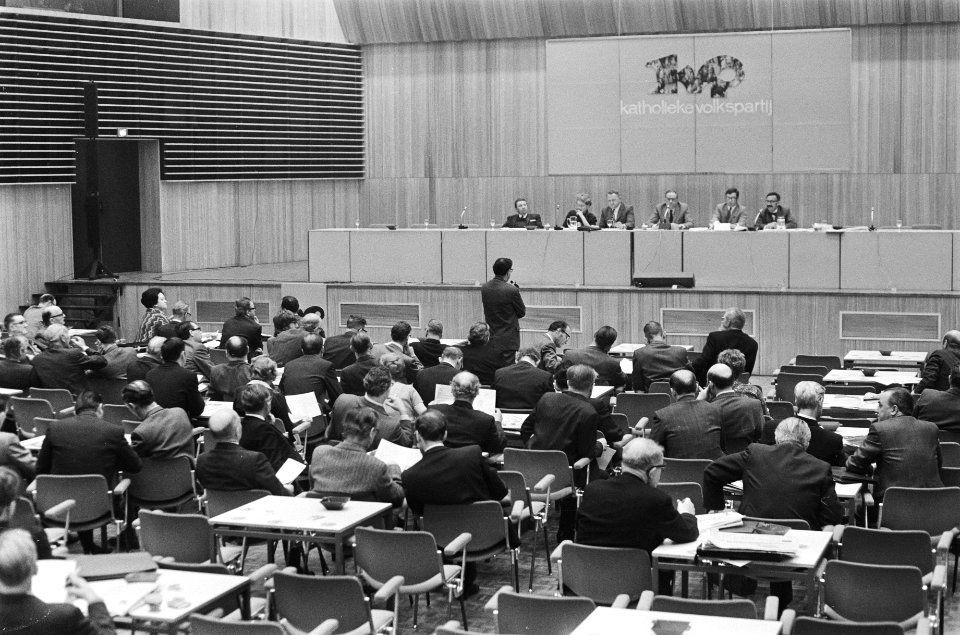 Deelnemers tijdens de vergadering, Bestanddeelnr 924-3987