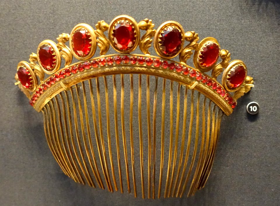 Decorative comb, unidentified - Nordiska museet - Stockholm, Sweden - DSC09754