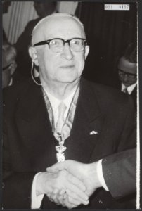 Decoraties, medailles, politici, Dis van, Bestanddeelnr 091-0197