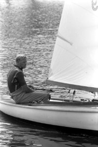 Deelnemer Boudewijn Binkhorst in zijn boot, Bestanddeelnr 921-6317 photo