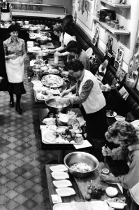 Deelneemster verkiezingen Salat Koningin in Alpha Hotel, Bestanddeelnr 929-9560