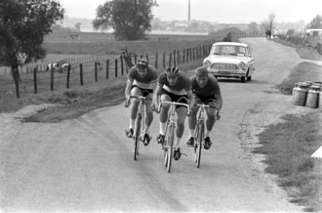 De ploeg Buitenlust uit Helmond, met rechts Jos v.d. Vleuten en in het middden L, Bestanddeelnr 919-6136