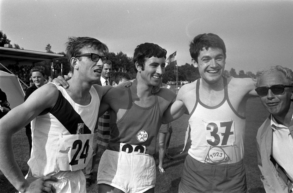 Deelnemers 800 meter Heren G. Udding en Bram Wassenaar (nr. 37), Bestanddeelnr 921-5699