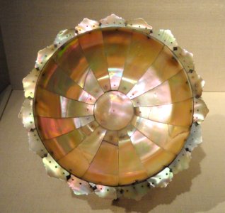 Decorative shell bowl, 17th century, Gujarat, India, mother-of-pearl and brass - Freer Gallery of Art - DSC05230