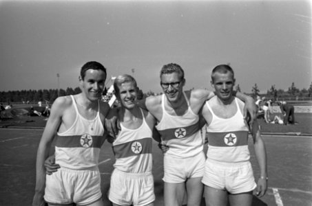 De ploeg van GVAV (Groningen) met v.l.n.r. van Herpen , Tiel, Evers en Wormmeest, Bestanddeelnr 920-4537