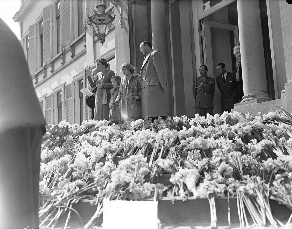 Defile voor Koninklijk gezin op Soestdijk, Bestanddeelnr 904-5441
